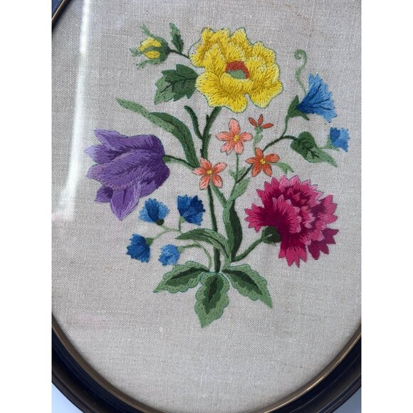 MCM Botanical Embroidery Oval Frame Crewel Floral Wall Art Needlepoint Vtg - Picture 3 of 11